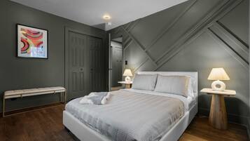 2 bedrooms, desk, iron/ironing board, WiFi