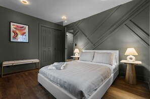 2 bedrooms, desk, iron/ironing board, WiFi