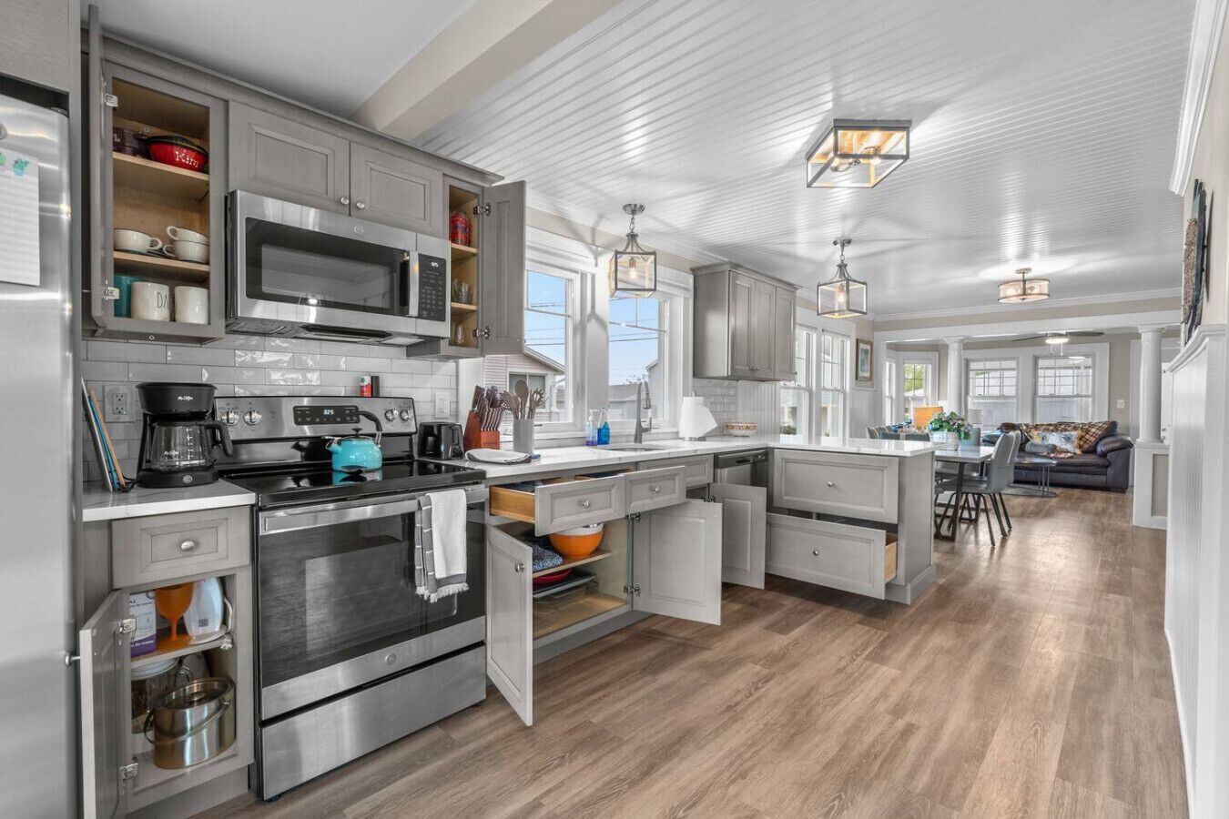 Refrigerador, microondas, horno, placa de cocina