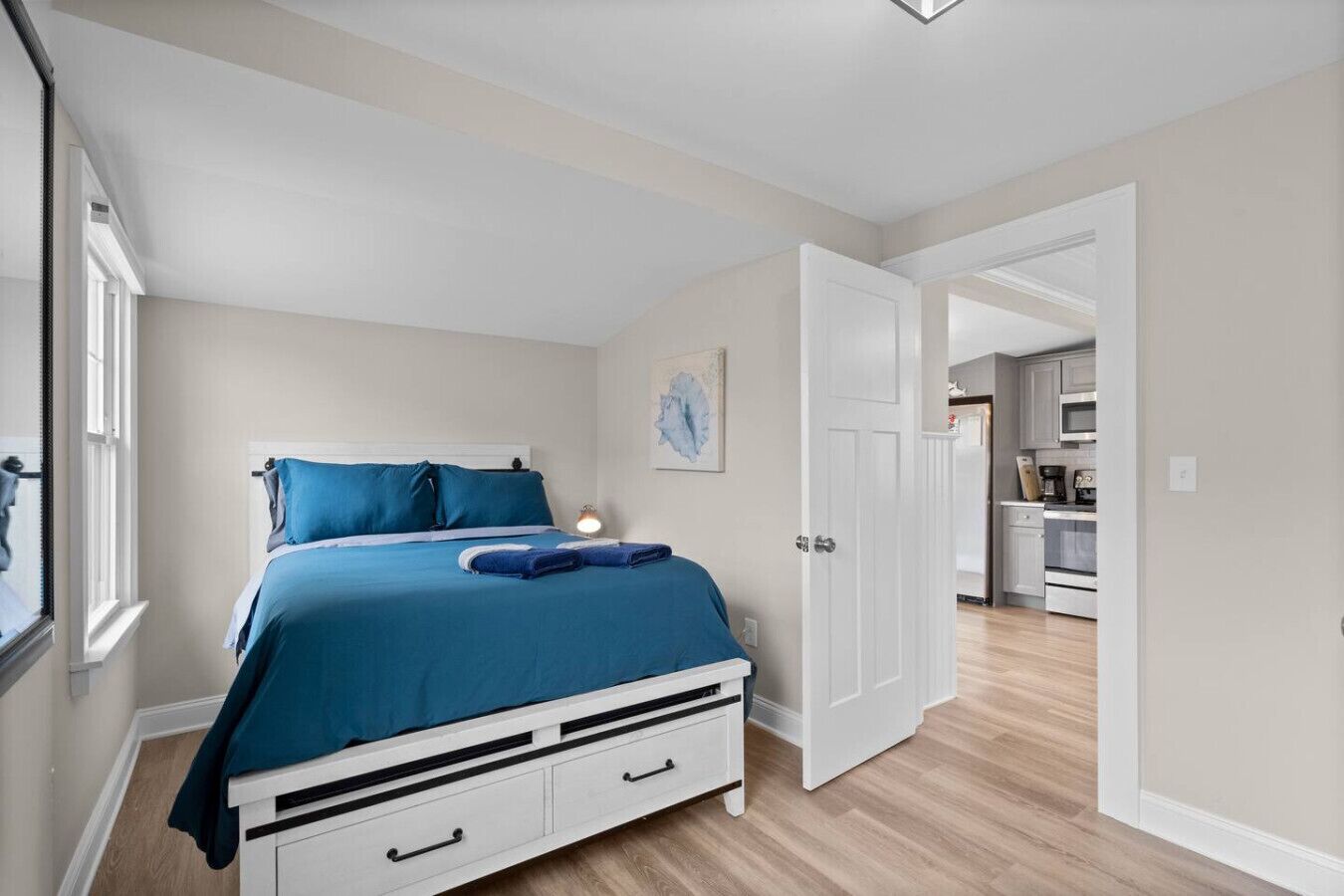 Bureau, fer et planche à repasser, Wi-Fi, draps fournis