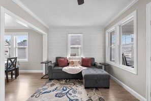 Televisión y chimenea 