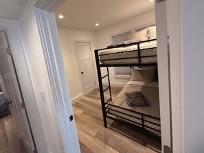 Bügeleisen/Bügelbrett, WLAN, Bettwäsche