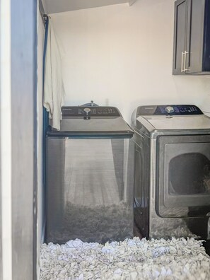 Interior - A High End beachfront 3 bedroom/3 bath with vanishing edge pool on Tar Bay (Exuma)