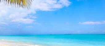 The Driftwood Stacey is beachfront on Tar Bay!