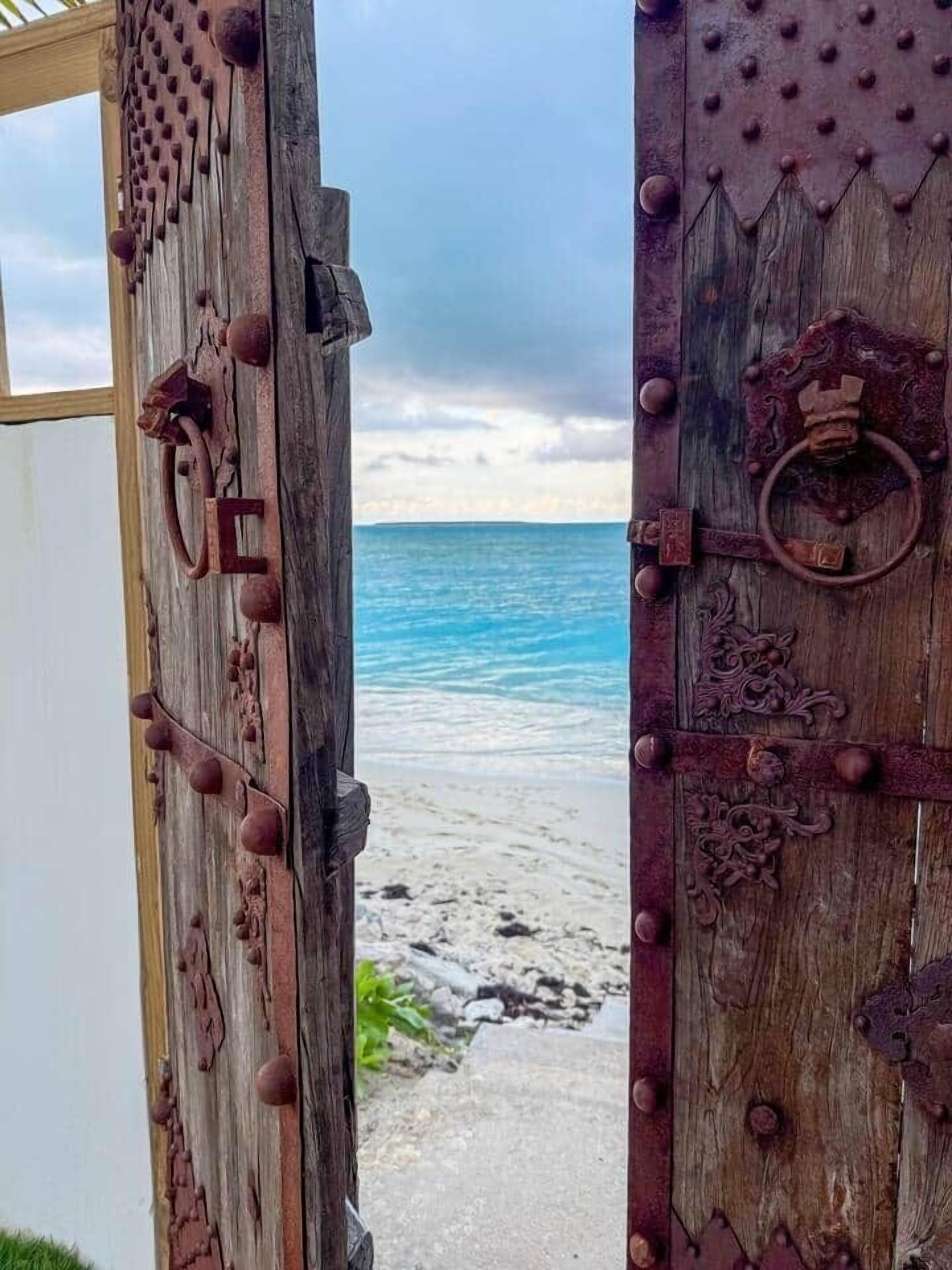 Plage, chaises longues, serviettes de plage