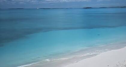 A High End beachfront 3 bedroom/3 bath with vanishing edge pool on Tar Bay