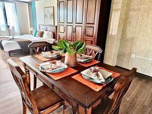 豪華開放式套房, 露台, 部分海景 | 客廳