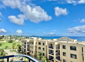 Premier Studio Suite, 1 King Bed, Balcony, Partial Sea View | Terrace/patio