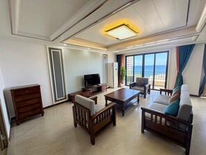 Premium Studio Suite, 1 King Bed, Balcony, Sea View | Individually decorated, laptop workspace, soundproofing, free WiFi - Seaview Garden Hotel & Residences (Basseterre)
