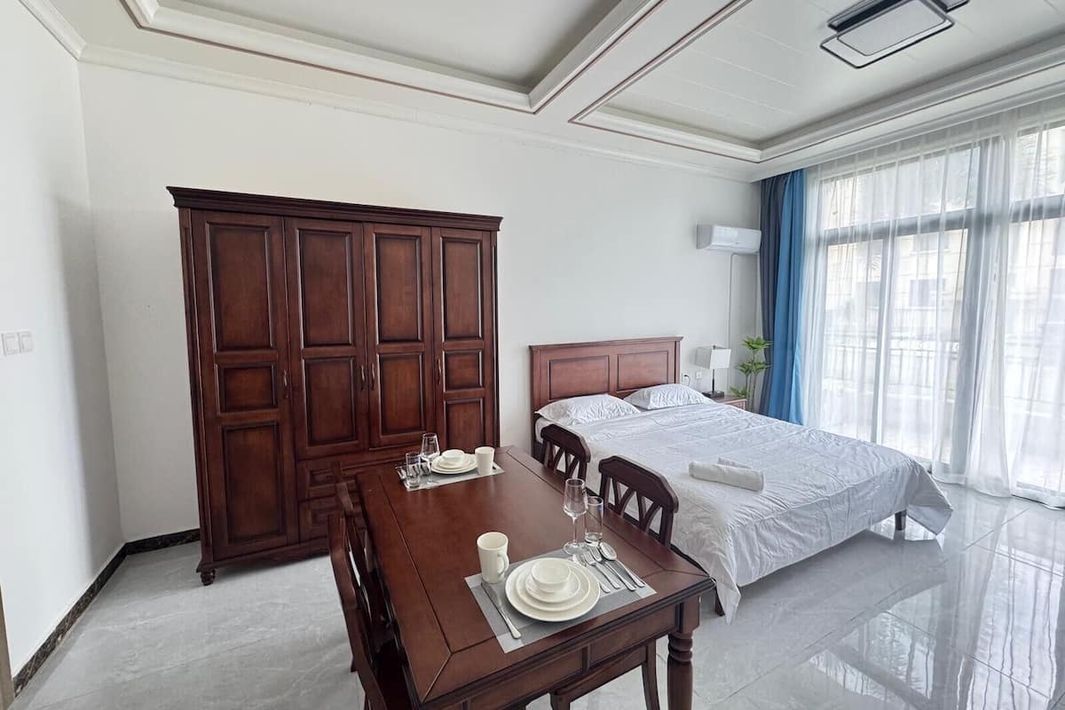 Monolocale Standard, 1 letto king, vista cortile | Con stile personalizzato, postazione laptop, Wi-Fi gratuito, lenzuola