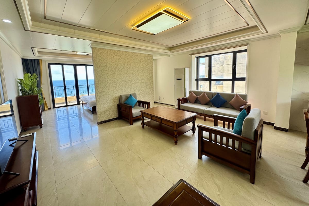 Suite monolocale Premium, 1 letto king, balcone, vista mare | Con stile personalizzato, postazione laptop, Wi-Fi gratuito, lenzuola