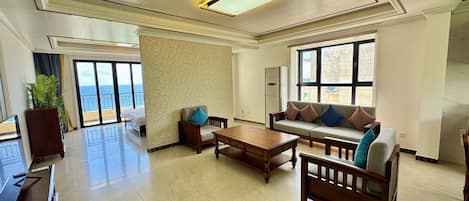 Suite monolocale Premium, 1 letto king, balcone, vista mare | Con stile personalizzato, postazione laptop, Wi-Fi gratuito, lenzuola