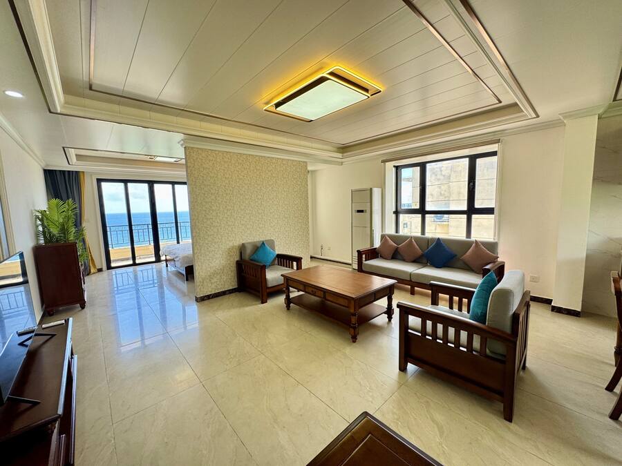 Premium Studio Suite, 1 King Bed, Balcony, Sea View | Individually decorated, laptop workspace, free WiFi, bed sheets