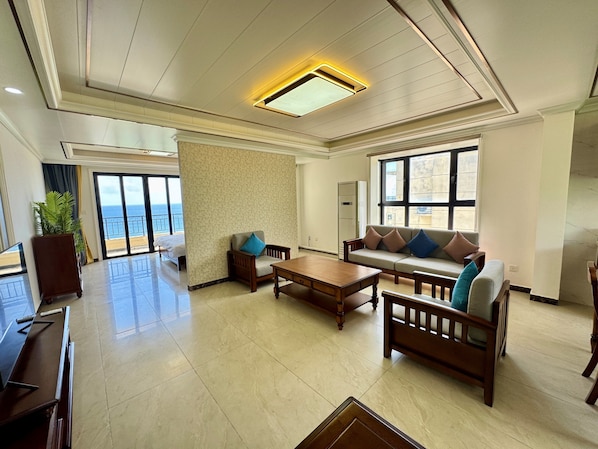 Premium Studio Suite, 1 King Bed, Balcony, Sea View | Individually decorated, laptop workspace, free WiFi, bed sheets