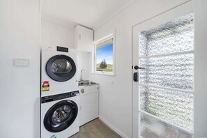 Interior - Maramarua Views - 3-Bed Escape with Scenic Deck (Maramarua)