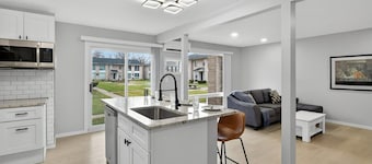 The Dante Residence -bedroom condo in serene Oak Park with AC comfort
