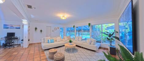 Téléviseur, bureau