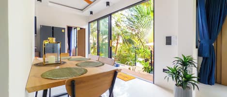 Villa, 3 habitaciones, para fumadores, alberca privada | Restaurantes