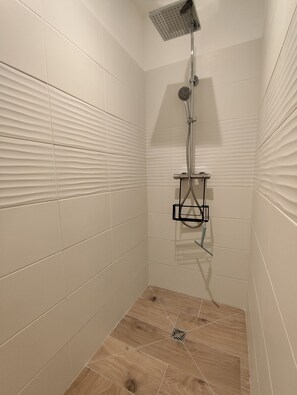 Shower, hair dryer, towels, toilet paper - New gite between marsh, beach and typical Breton port. (Mesquer)