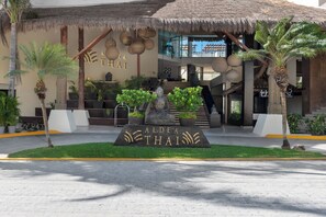 Exterior detail - Penthouse Azul Luxury Beachside Retreat Near Mamitas Beach (Playa del Carmen)