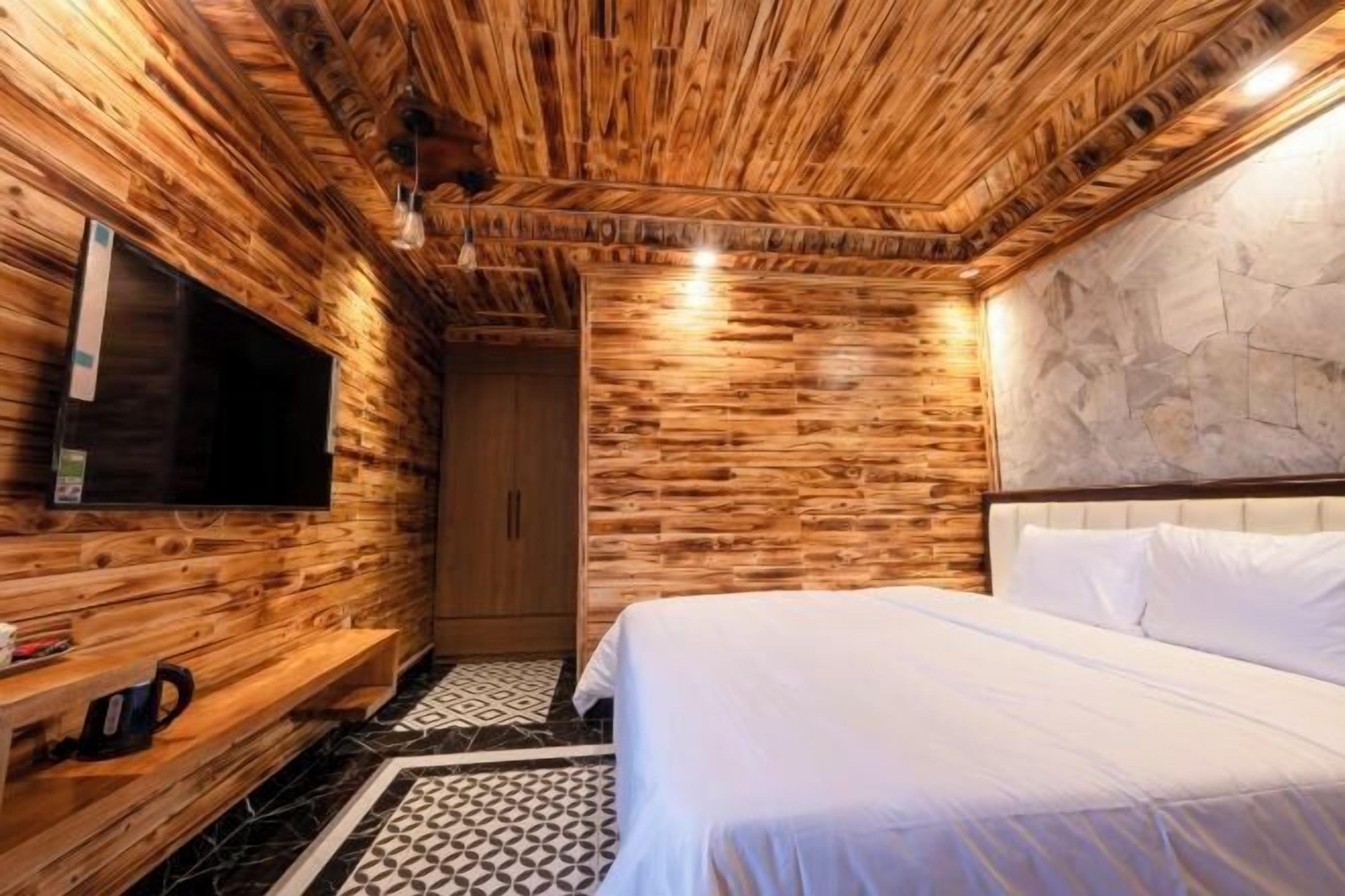 Free WiFi, bed sheets