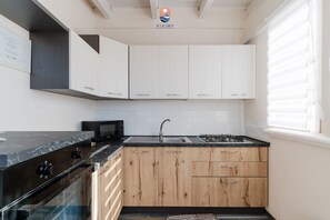 Fridge, cookware/dishes/utensils, dining tables - Ponente House by Vivimy (Gallipoli)