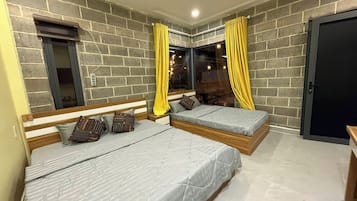 Comfort Quadruple Room, Garden View | Interior