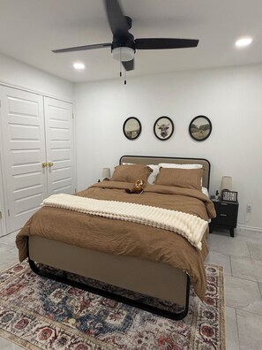 2 habitaciones, tabla de planchar con plancha y wifi gratis 
