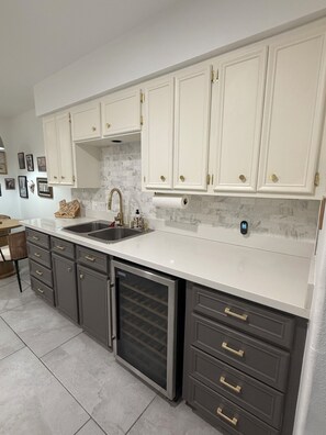 Fridge, microwave, oven, stovetop - The Buckaroo - Your Modern-Western Stay (McAllen)