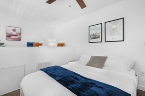 Tabla de planchar con plancha, wifi y ropa de cama 