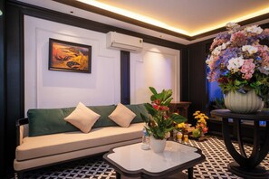 Reception - Grand Hotel Go Vap (Phuong Thong Tay Hoi)