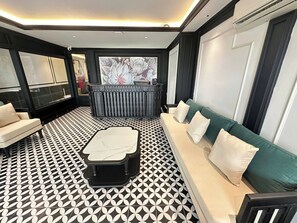 Reception - Grand Hotel Go Vap (Phuong Thong Tay Hoi)