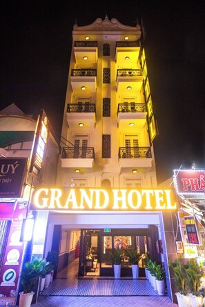 Exterior - Grand Hotel Go Vap (Phuong Thong Tay Hoi)