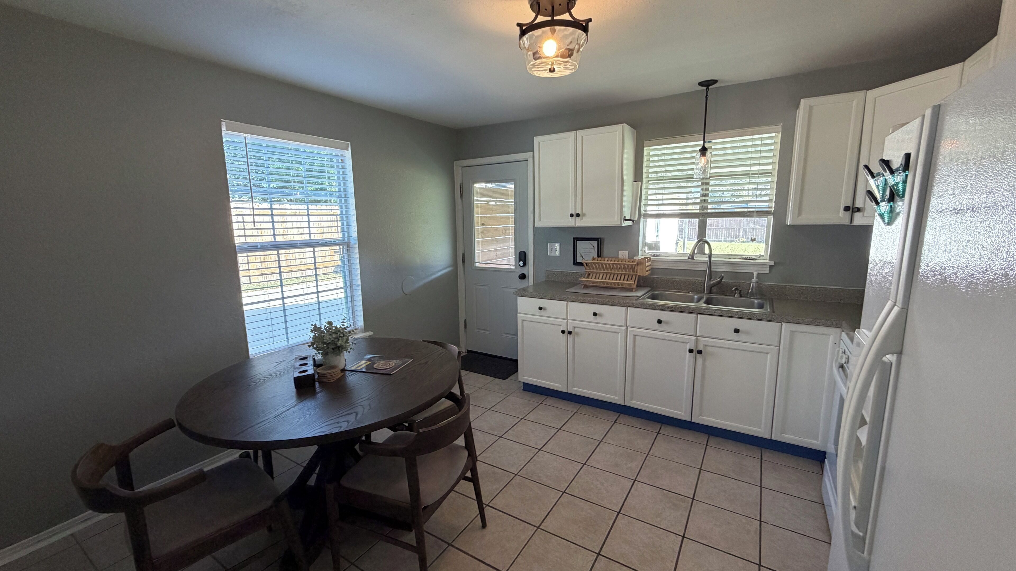 Microondas, horno y placa de cocina