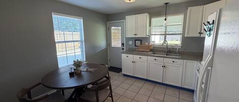 Microondas, horno y parrilla de estufa