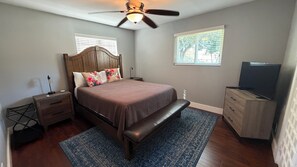 Tabla de planchar con plancha, wifi y ropa de cama 