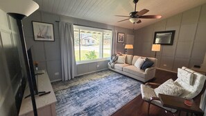 TV - Charming Renovated Home in Prime Balcones Heights Location (San Antonio)