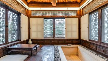 Deluxe suite, uitzicht op de binnenplaats | Interieur