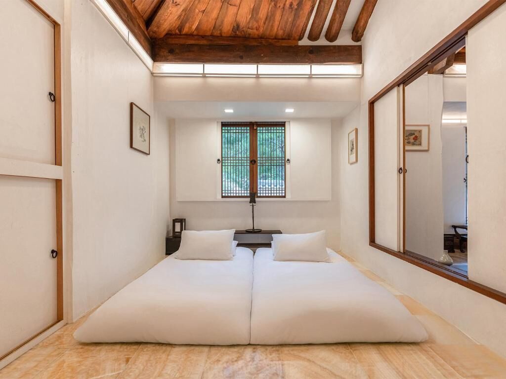 Deluxe Suite, Courtyard View | In-room safe, soundproofing, free WiFi