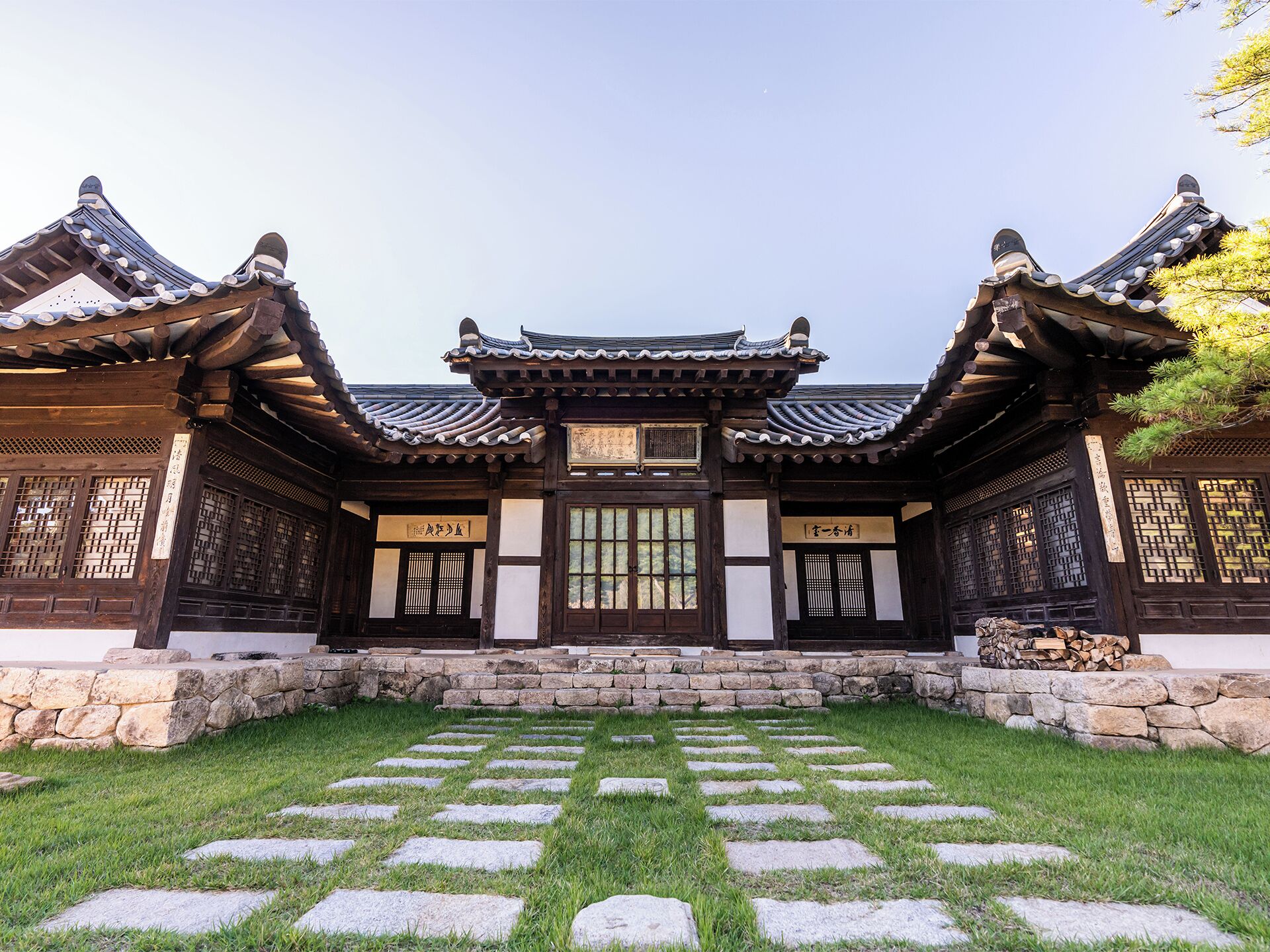 Premium Suite, Courtyard View | Bathroom | Slippers