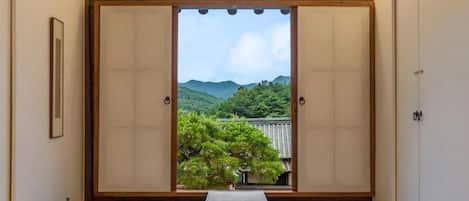 Tomannsrom – superior, bakgårdsutsikt | Innvendig