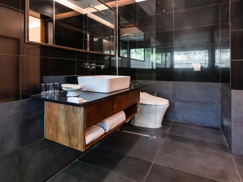 주니어 스위트, 마당 전망 | 욕실 | 친환경 세면용품, 슬리퍼