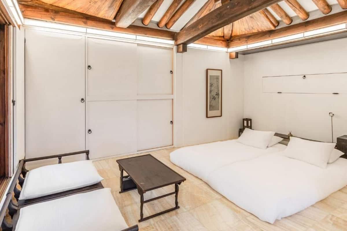Superior Twin Room, Courtyard View | In-room safe, soundproofing, WiFi (free)