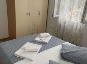 1 bedroom - Family House Kurtin by Brankica (Preko)