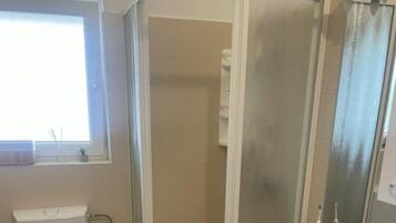 Apartment (Two bedroom apartment) | Bathroom | Shower, towels