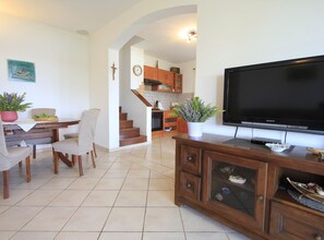 独立别墅 (Two Bedroom Villa with Sea view) | 客厅 | 32-英寸纯平电视（配备有线频道）