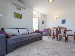 House (Two Bedroom Villa with Sea view) | Living room | 32-inch flat-screen TV with cable channels - Holiday Home Mirta (Sali)