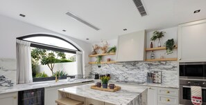 Villa | Private kitchen - LUX The Serene Springs Villa (Dubai)