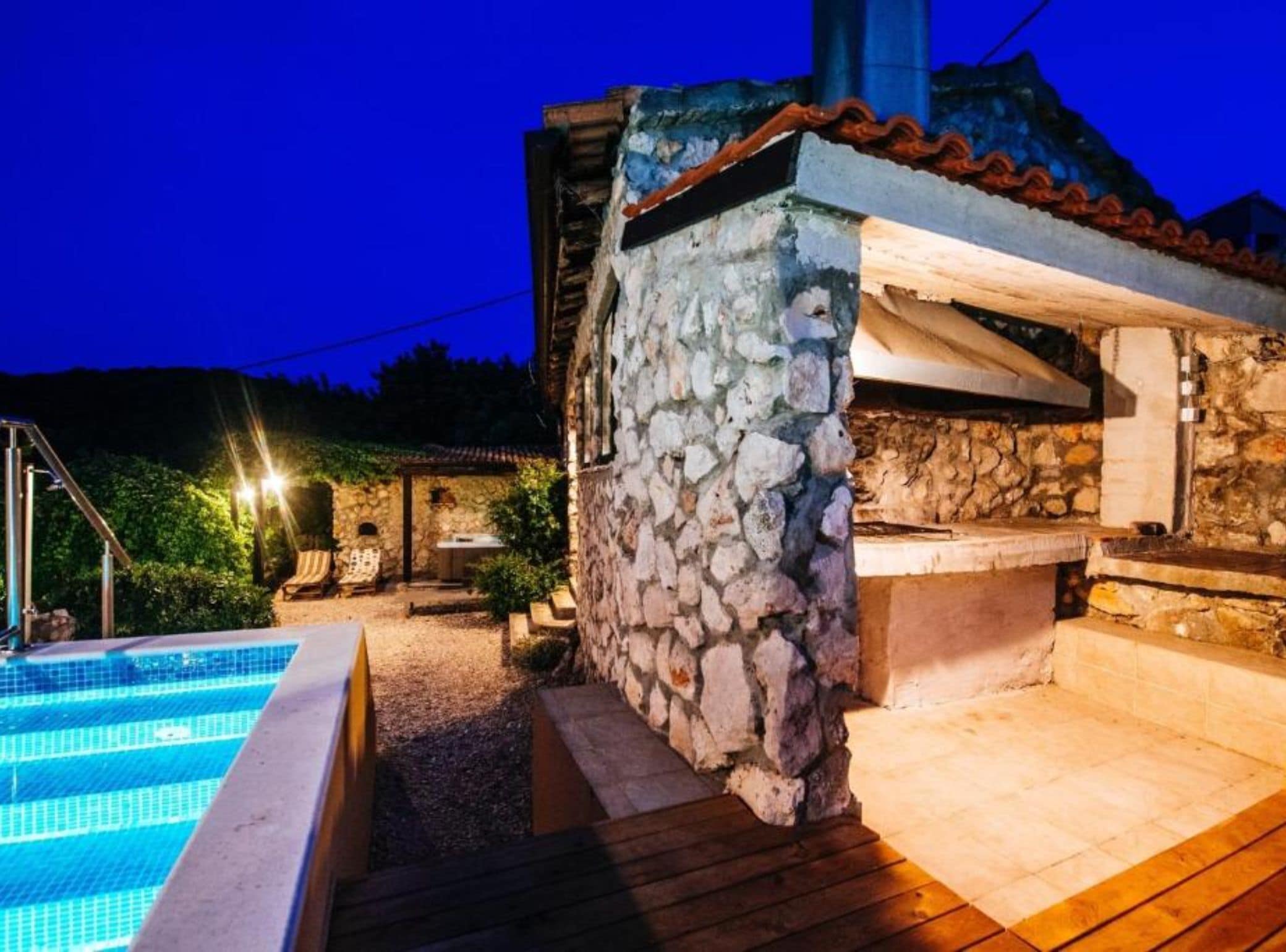 Villa (Five Bedroom Holiday Home with Swimmi) | Grill-/Picknickplatz