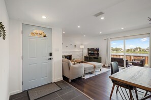 House, 3 Bedrooms, Patio, Lake View | Interior - Lakefront Retreat  WaterViews 3BR 1.5BA  (San Mateo)